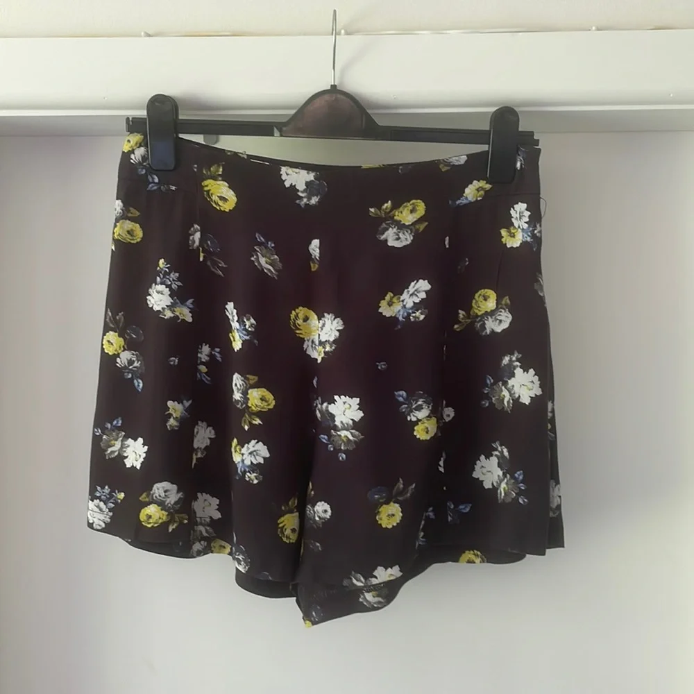 Nunui Floral Navy Blue Womens Shorts AU 12 - Blue with colourful flowers - Picture 1 of 16